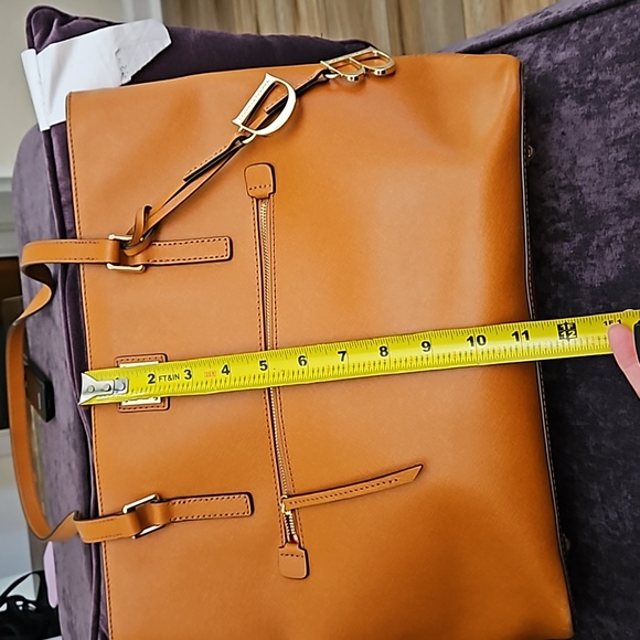 Dooney and Bourke Large Tote - Picture 6 of 8